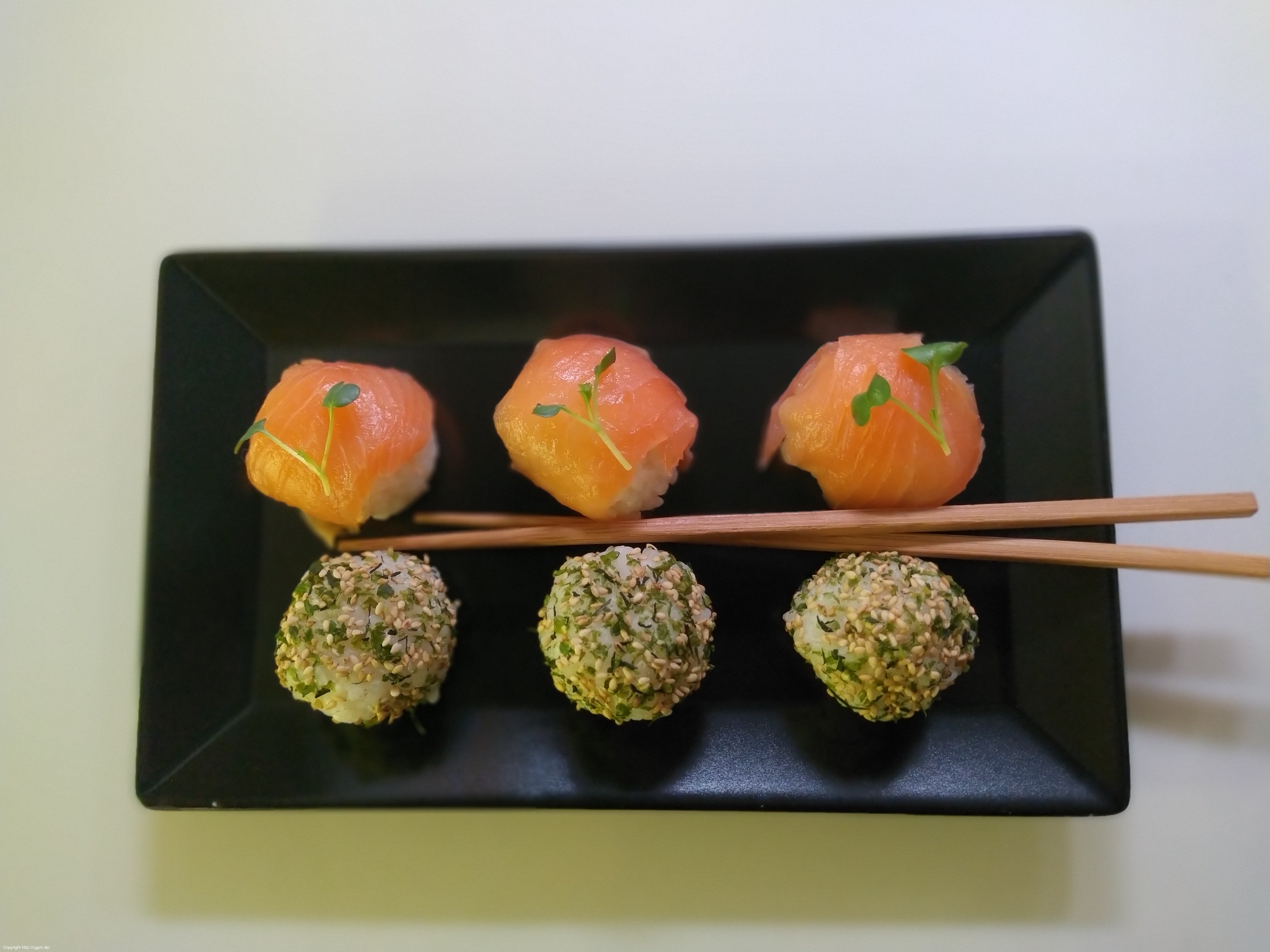 2 Onigiri Reisbällchen